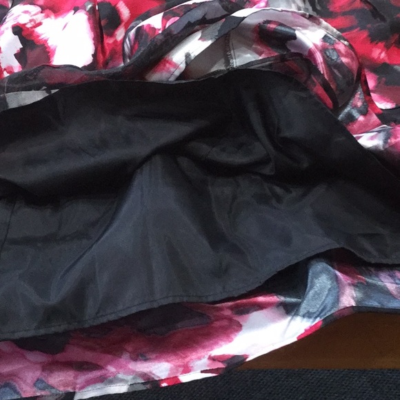 Relativity Skirt red floral size 3x - Picture 3 of 4